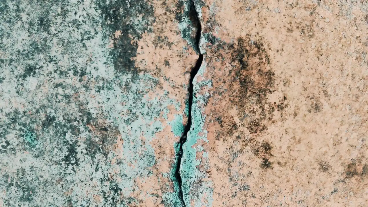 Vertical crack in a weathered concrete wall